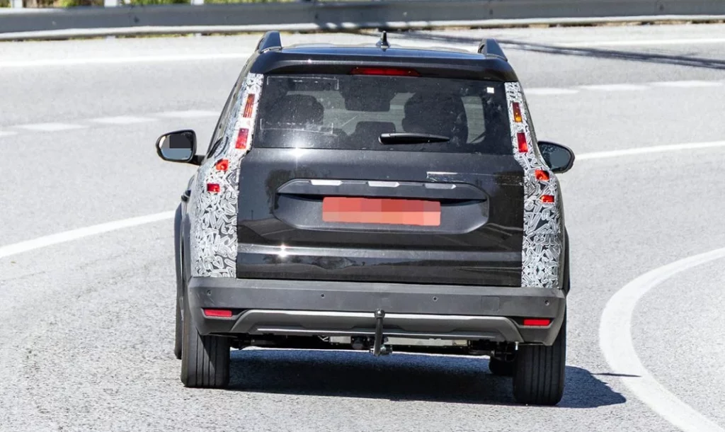 Fotos espía del Dacia Jogger 2026: Actualización a la vista 11 Motor16 Dacia Jogger 2026 9 Motor16