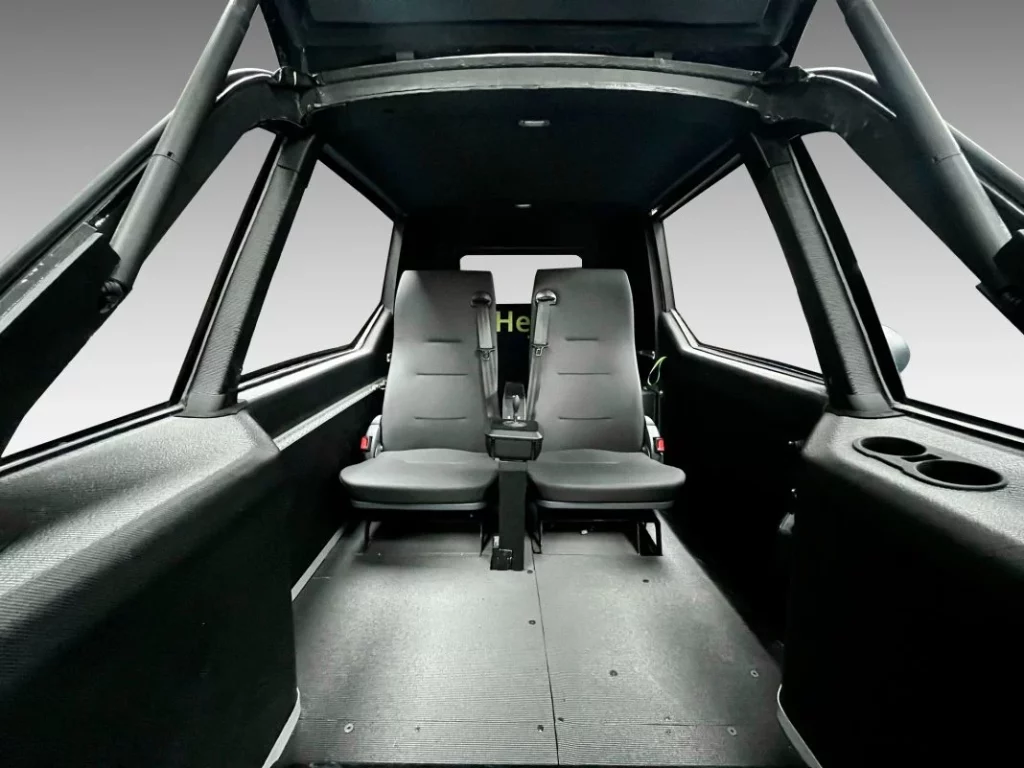 Se llama e-Miles, es eléctrico, tiene cuatro plazas y se conduce con un joystick 1 Motor16 Se llama e-Miles, es eléctrico, tiene cuatro plazas y se conduce con un joystick