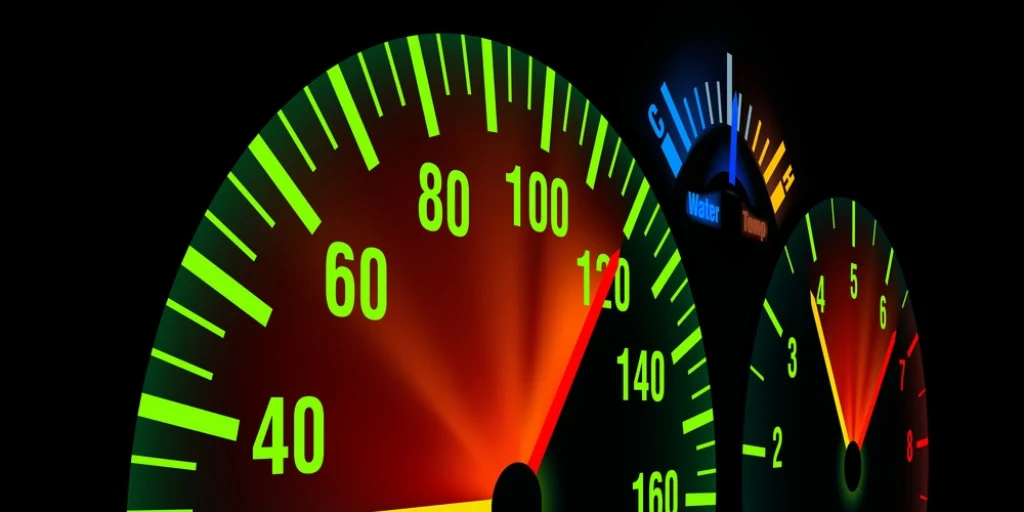 La DGT te dice cuál es la velocidad ideal para gastar menos gasolina: pero solo tiene dos dígitos 1 Motor16 Velocidad coche DGT