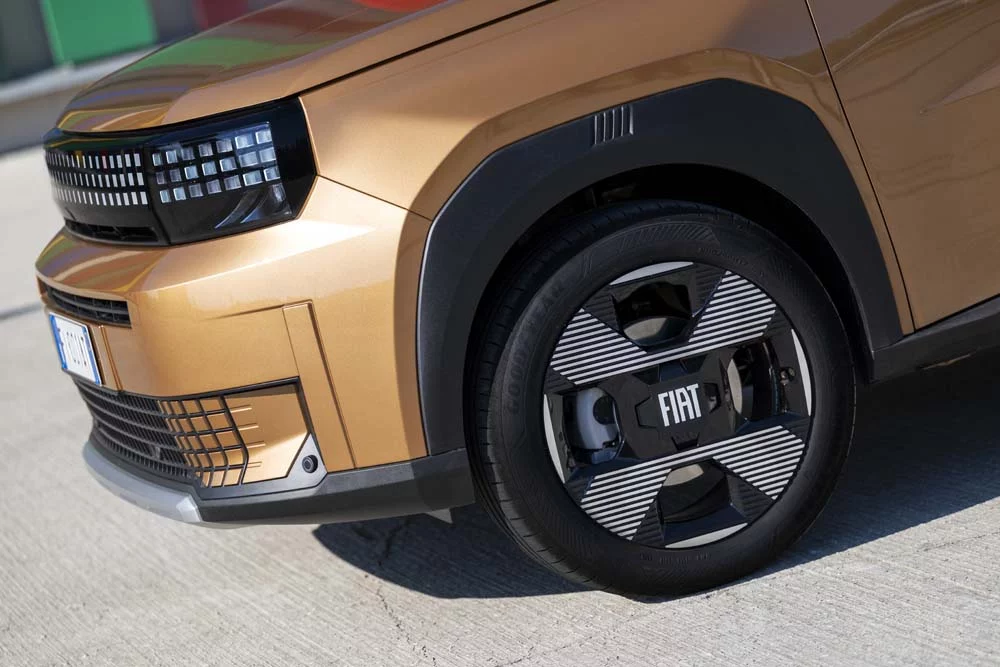 Precio de 'guerra' para el nuevo FIAT Grande Panda Hybrid 37 Motor16 Fiat Grande Panda Hybrid 34 Motor16