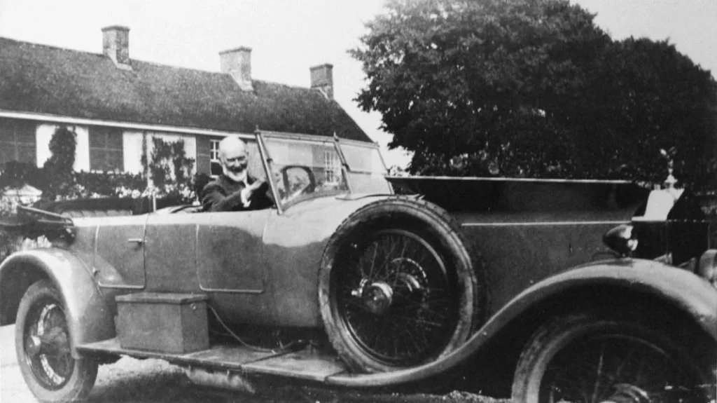 Henry Royce in the first experimental Phantom I at Elmstead Motor16