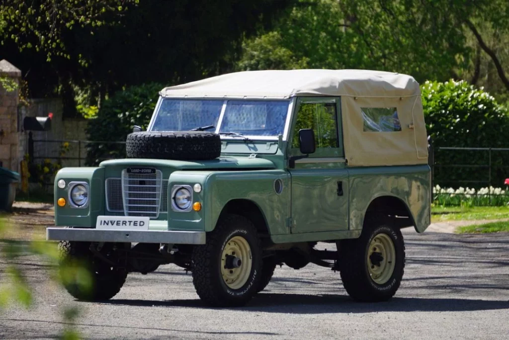 LAND ROVER CLASIC INVERTED 1 Motor16