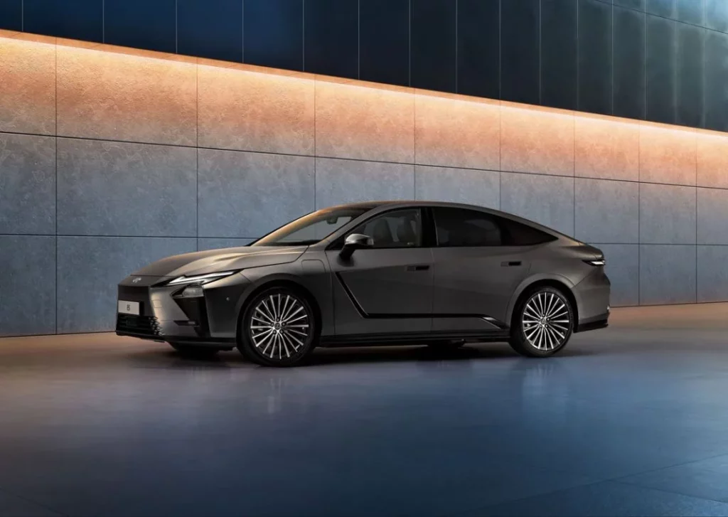 Lexus ES, un sedán de lujo -también eléctrico- para conquistar Europa 36 Motor16 LEXUS ES 2025 29 Motor16