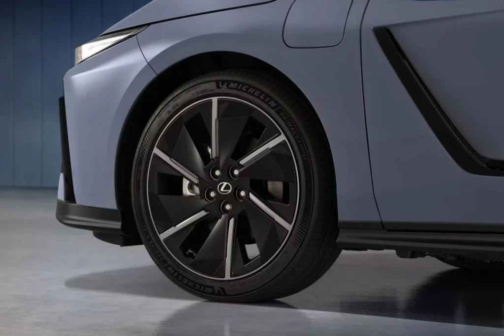 Lexus ES, un sedán de lujo -también eléctrico- para conquistar Europa 37 Motor16 LEXUS ES 2025 30 Motor16