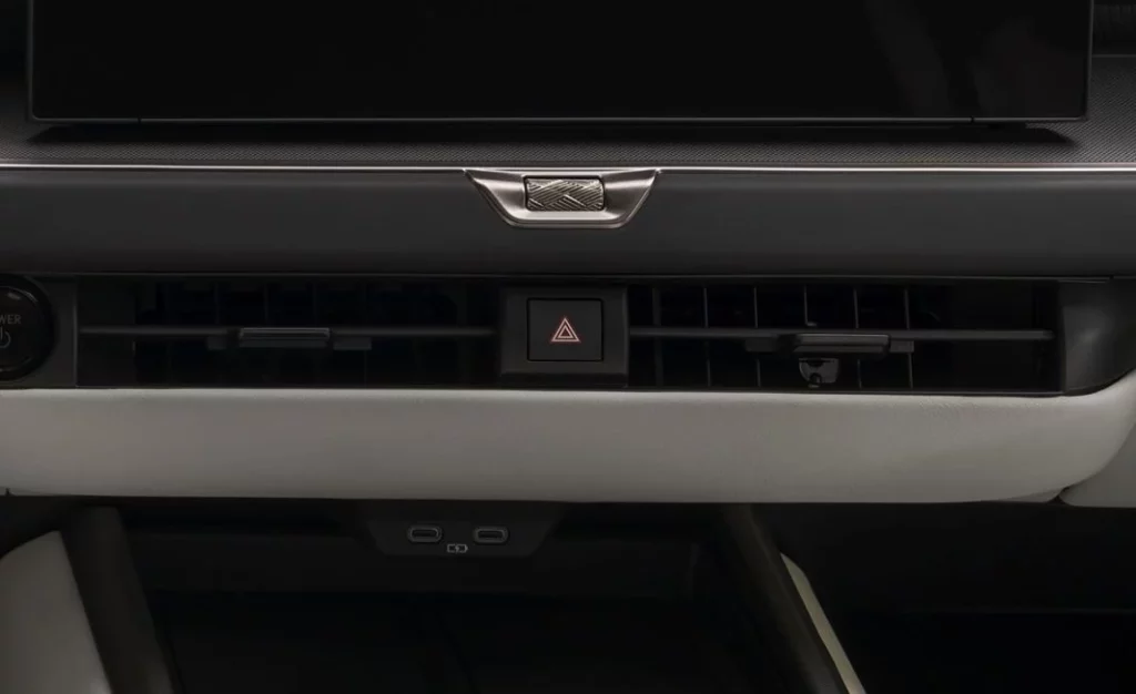 Lexus ES, un sedán de lujo -también eléctrico- para conquistar Europa 53 Motor16 LEXUS ES 2025 46 Motor16