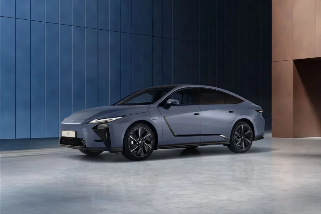 Lexus ES, un sedán de lujo -también eléctrico- para conquistar Europa 56 Motor16 LEXUS ES 2025 49 Motor16
