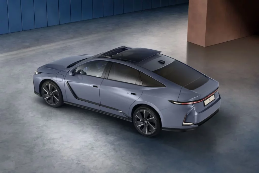 Lexus ES, un sedán de lujo -también eléctrico- para conquistar Europa 1 Motor16 LEXUS ES 2025 52 Motor16
