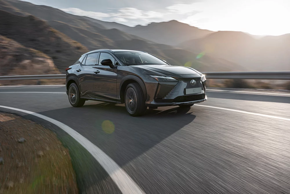El Lexus RZ 300e incorpora a su gama el acabado más premium 13 Motor16 Lexus RZ 2025 10 Motor16