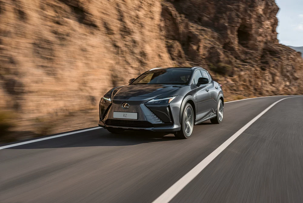 El Lexus RZ 300e incorpora a su gama el acabado más premium 14 Motor16 Lexus RZ 2025 11 Motor16