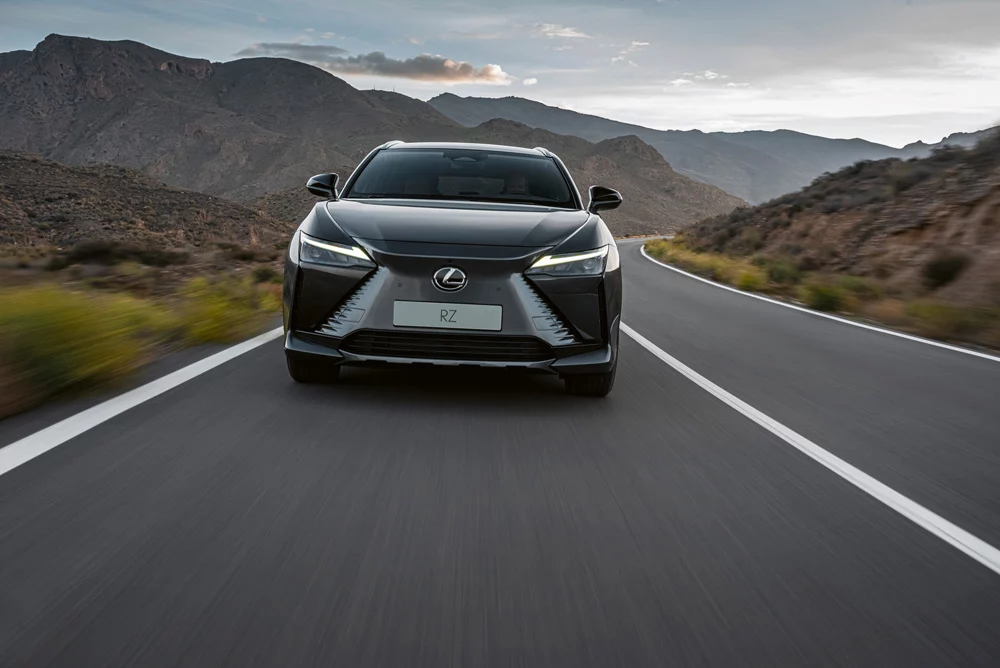 El Lexus RZ 300e incorpora a su gama el acabado más premium 1 Motor16 Lexus RZ 2025