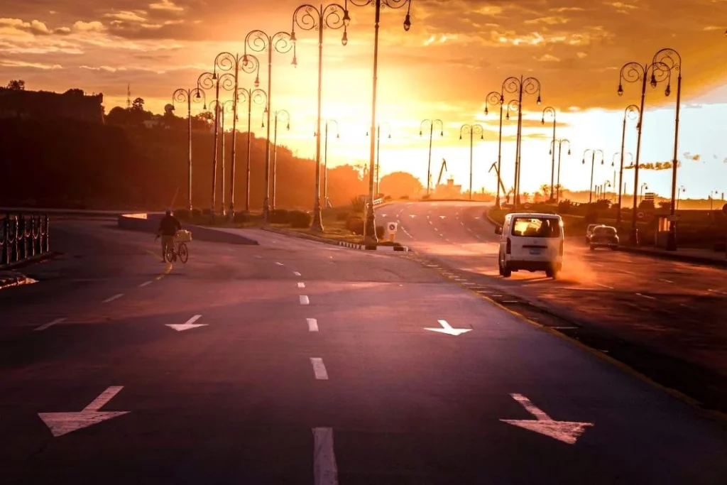 Manana dia gasolina combustible Pixabay sunset 5809870 1280 Motor16