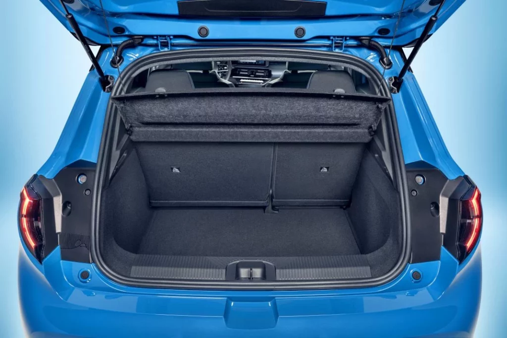 Nissan Micra electrico 2026 R5 58 Motor16