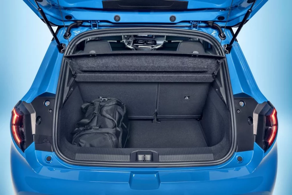 Nissan Micra electrico 2026 R5 59 Motor16