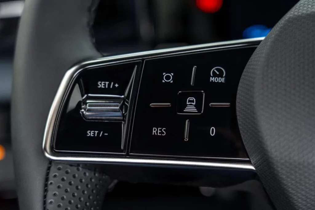 Nissan Micra electrico 2026 R5 69 Motor16