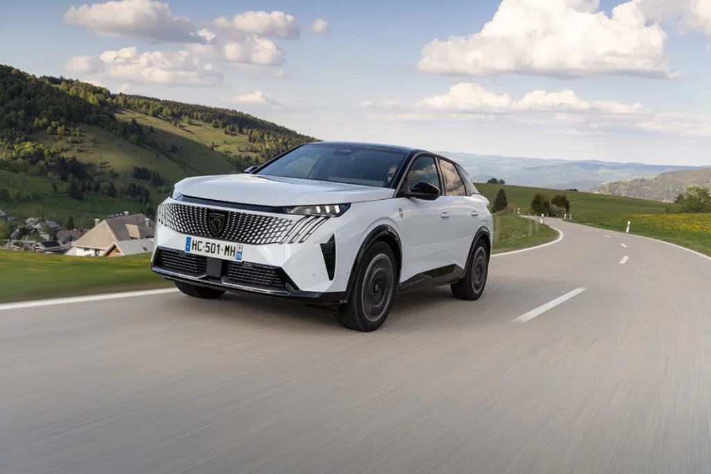 Máximas capacidades para los SUV de Peugeot 1 Motor16 Peugeot E-3008 Dual Motor
