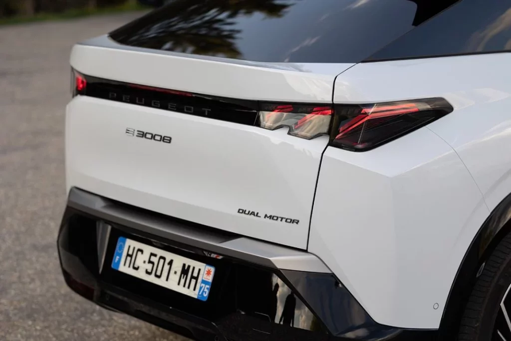 Peugeot E-3008 325 Dual Motor (71)