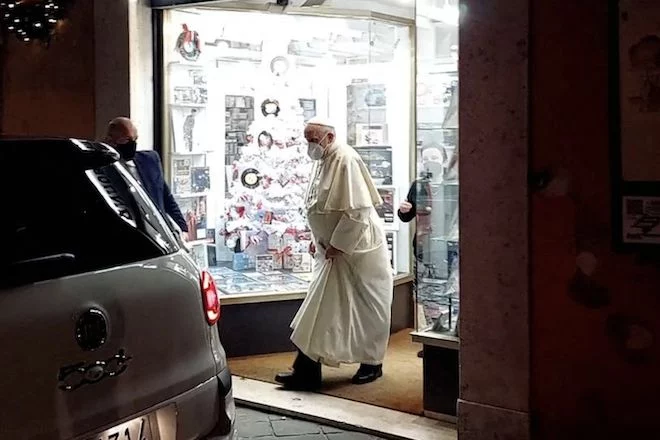 Este es el primer coche en el que ha viajado el Papa León XIV: y no es su famoso Papamóvil 2 Motor16 El Fiat 500L en el que viajaba Francisco