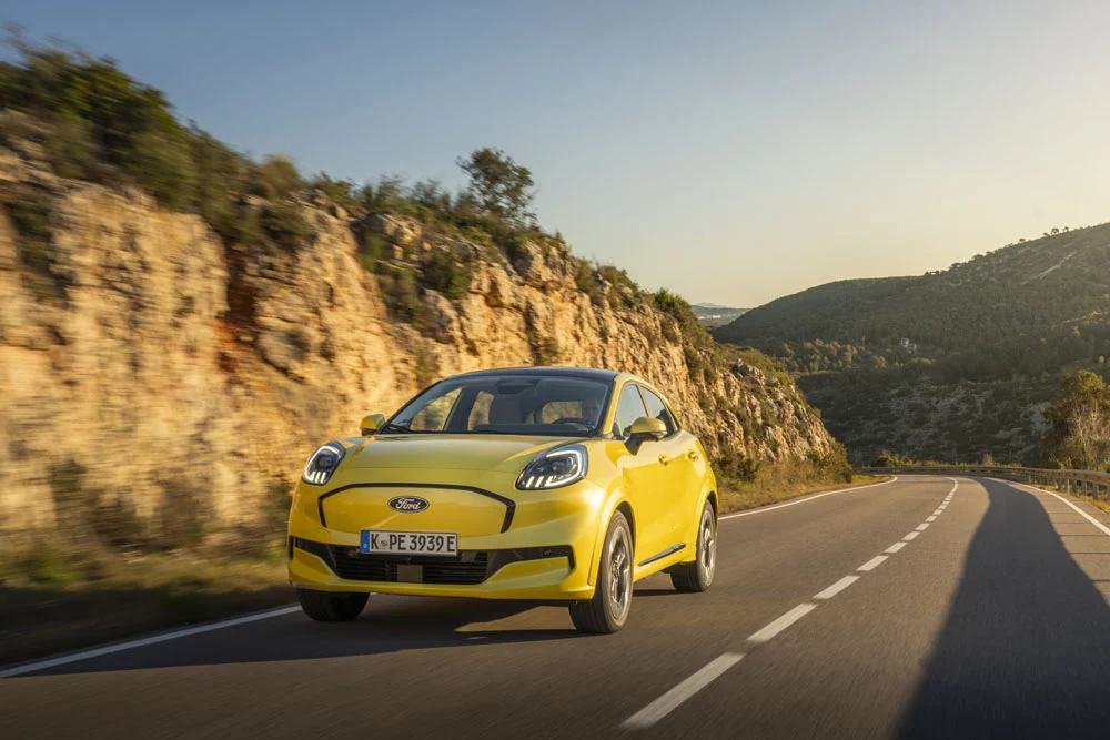 Probamos el Ford Puma Gen-E: 100% Puma, 0 emisiones 54 Motor16 Puma Gen E Electric Yellow 002 Motor16