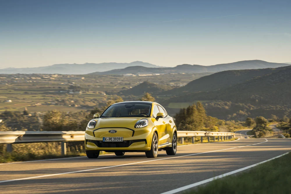 Probamos el Ford Puma Gen-E: 100% Puma, 0 emisiones 57 Motor16 Puma Gen E Electric Yellow 005 Motor16