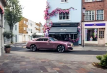 Rolls-Royce y su Spectre se visten de flores en Chelsea