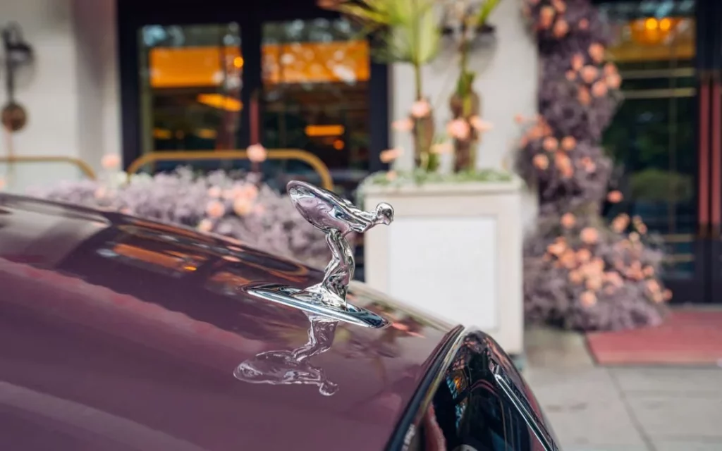 Rolls-Royce y su Spectre se visten de flores en Chelsea 6 Motor16 ROLLS ROYCE SPECTRE VELVET ORCHID 4 Motor16