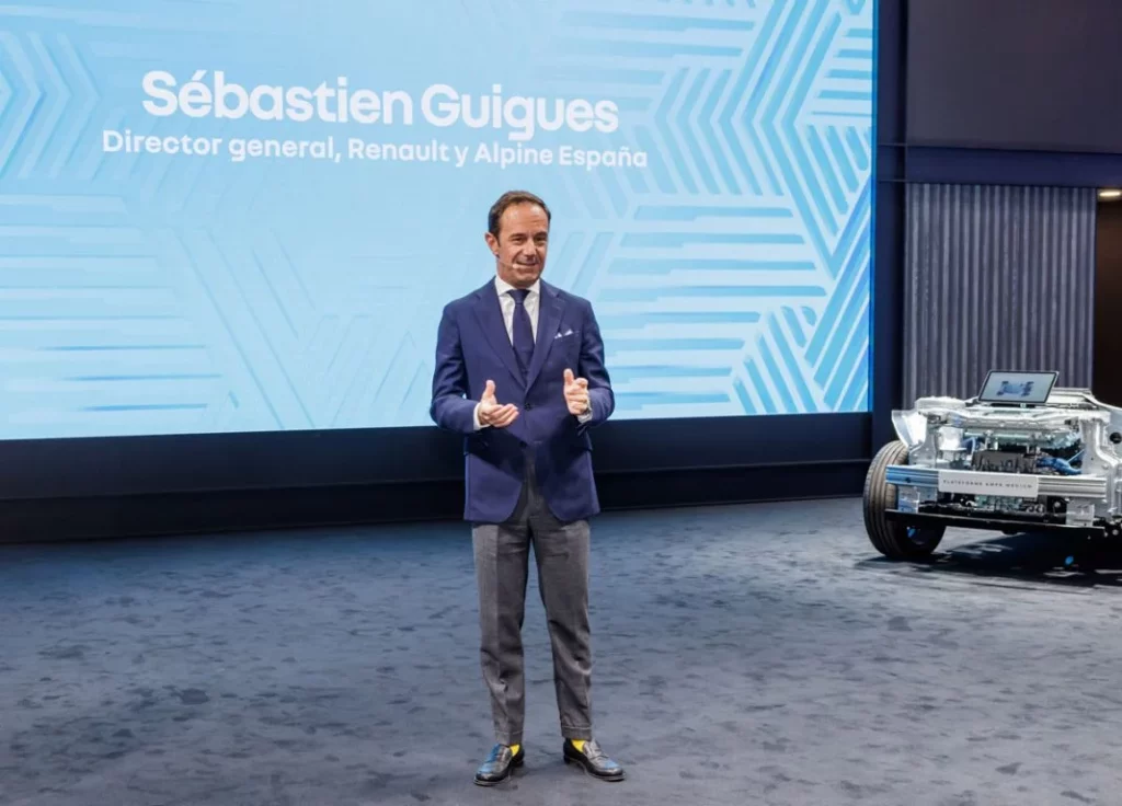 La estrategia de Renault, según Sebastian Guigues -su director general- para el éxito en la electrificación 1 Motor16 Sebastian Guigues Renault Automobile Barcelona 2025 3 Motor16