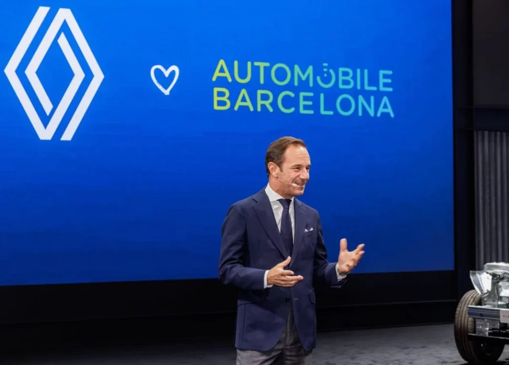 La estrategia de Renault, según Sebastian Guigues -su director general- para el éxito en la electrificación 4 Motor16 Sebastian Guigues Renault Automobile Barcelona 2025 4 Motor16