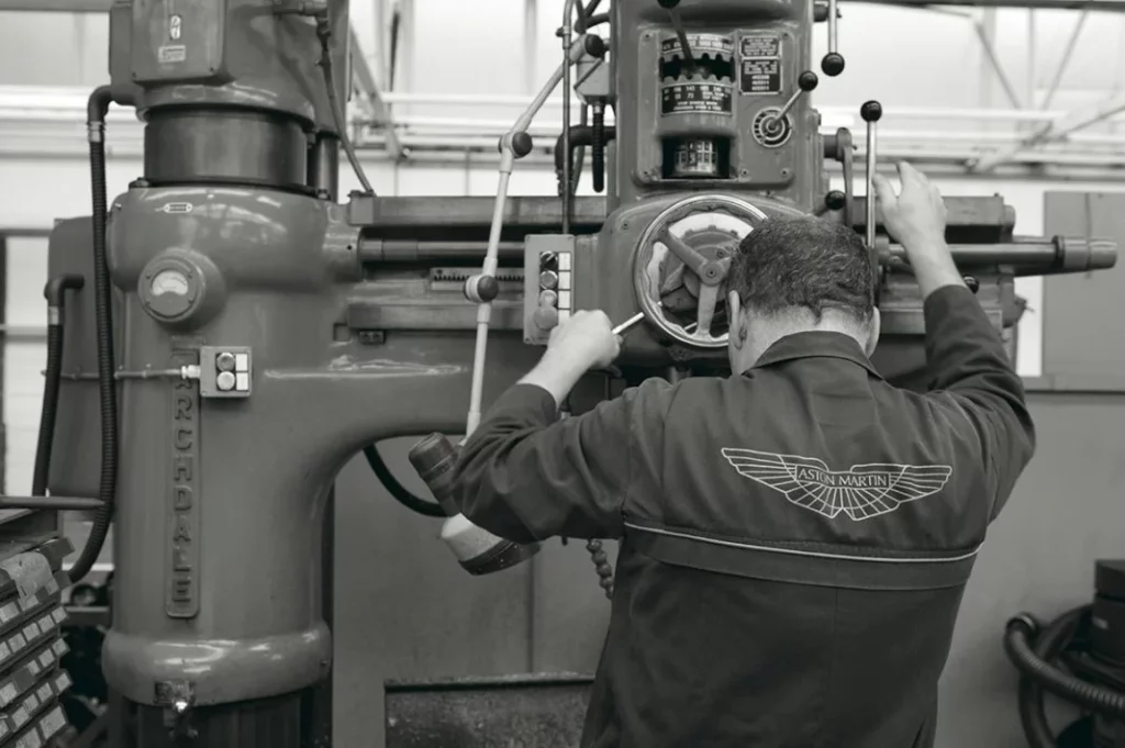 Una de las sedes históricas de Aston Martin cumple 70 años 18 Motor16 The Aston Martin Lagonda Machine Shop in the early 2000s Motor16