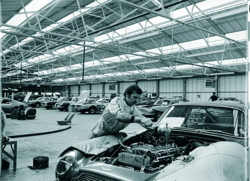 Una de las sedes históricas de Aston Martin cumple 70 años 26 Motor16 The Modern Workshop in what is now Aston Martin Works at Newport Pagnell in the early 1970s Motor16