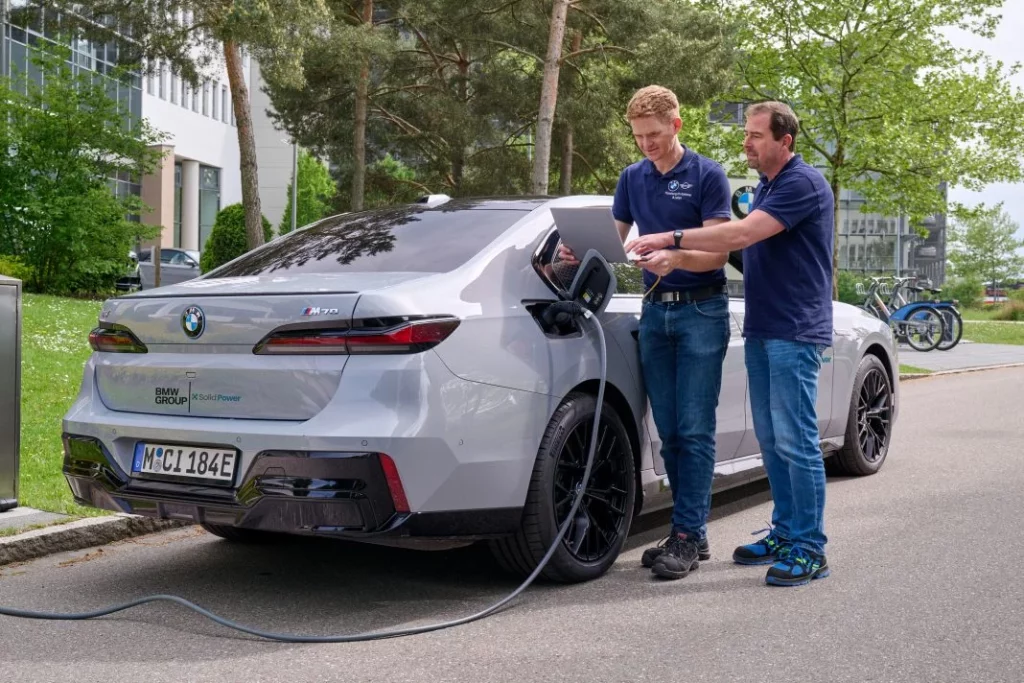 BMW prueba las baterías de estado sólido en el i7 para ofrecer más autonomía y menor peso 1 Motor16 BMW prueba las baterías de estado sólido en el i7 para ofrecer más autonomía y menor peso