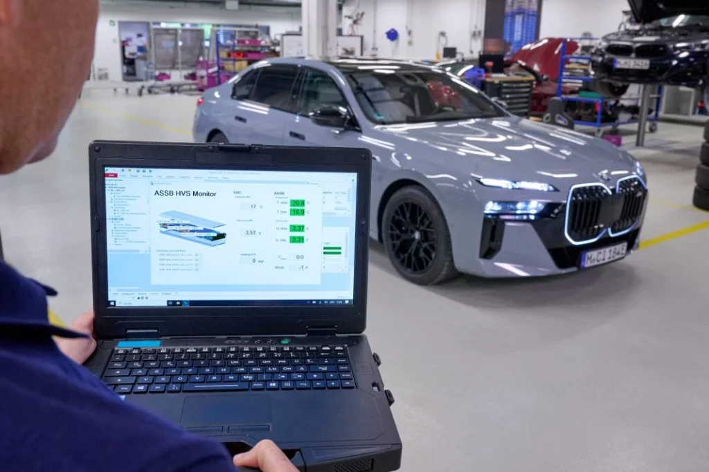 BMW prueba las baterías de estado sólido en el i7 para ofrecer más autonomía y menor peso 9 Motor16 BMW prueba las baterías de estado sólido en el i7 para ofrecer más autonomía y menor peso