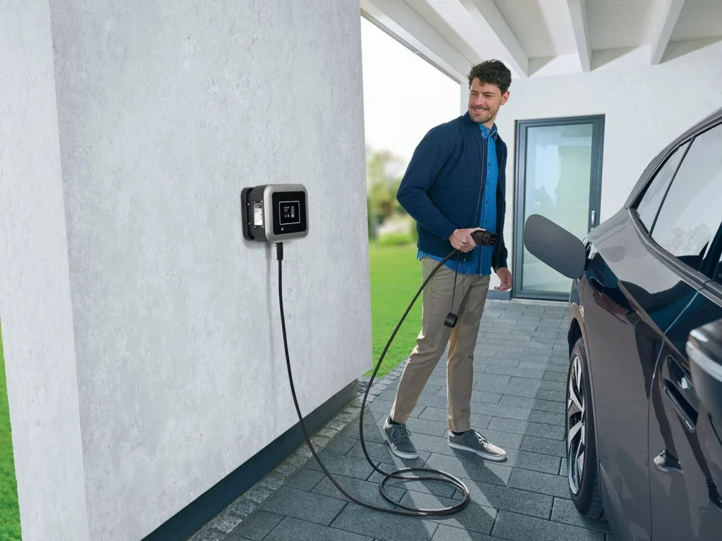 Ni Wallbox, ni Tesla… LIDL tiene el cargador doméstico definitivo para tu coche eléctrico o híbrido enchufable: y tiene un precio de risa 2 Motor16 cargador eléctrico lidl