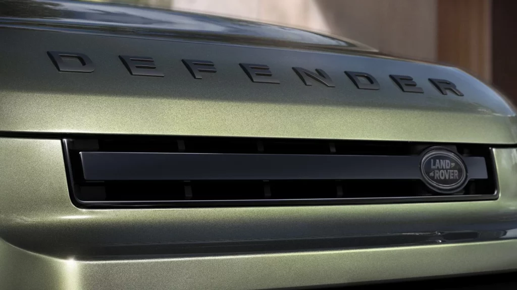 El JLR Land Rover Defender cambia de imagen y adopta un nuevo recurso todoterreno