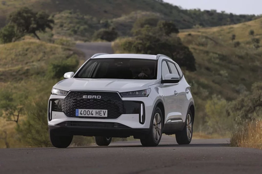 Nuevo Ebro s400: El tercer modelo de la marca española es un SUV compacto híbrido 11 Motor16 ebro s400 nuevo suv barcelona 1 Motor16
