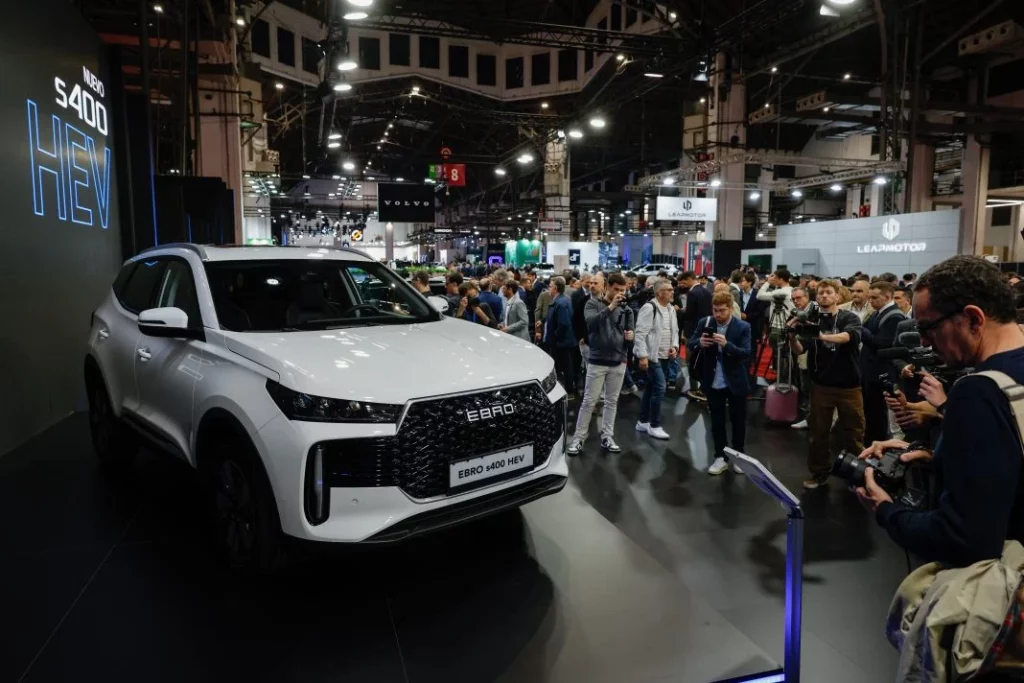 Nuevo Ebro s400: El tercer modelo de la marca española es un SUV compacto híbrido 50 Motor16 Ebro s400