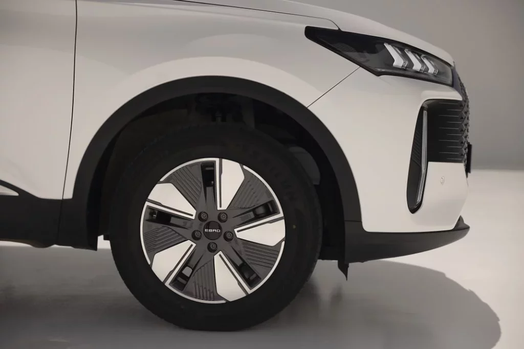 Nuevo Ebro s400: El tercer modelo de la marca española es un SUV compacto híbrido 37 Motor16 ebro s400 nuevo suv barcelona 23 Motor16