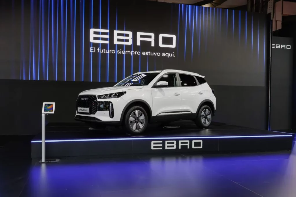 Nuevo Ebro s400: El tercer modelo de la marca española es un SUV compacto híbrido 9 Motor16 ebro s400 nuevo suv barcelona 3 Motor16