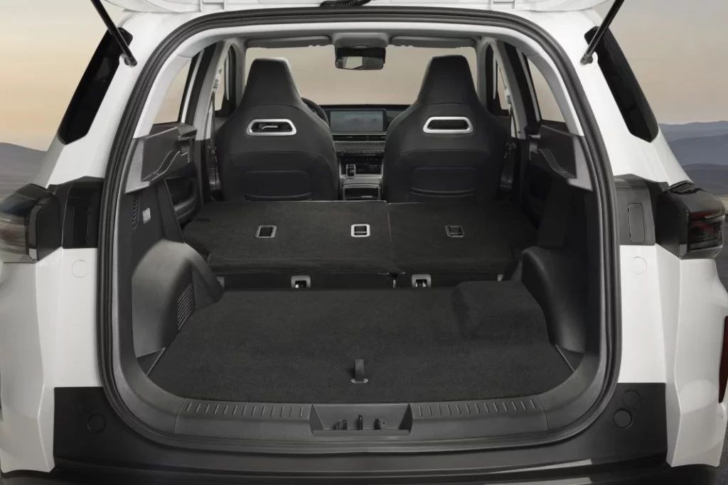 Nuevo Ebro s400: El tercer modelo de la marca española es un SUV compacto híbrido 24 Motor16 ebro s400 nuevo suv barcelona 36 Motor16