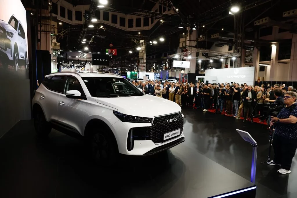 Nuevo Ebro s400: El tercer modelo de la marca española es un SUV compacto híbrido 3 Motor16 ebro s400 nuevo suv barcelona 9 Motor16