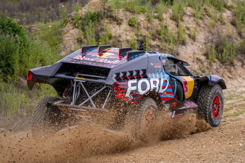 Carlos Sainz y el Ford Raptor T1+ en el MadRing, el circuito de F1 de Madrid