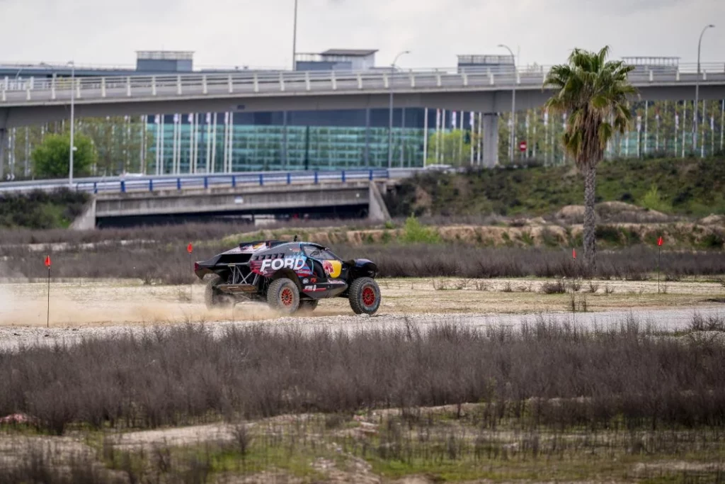 Carlos Sainz y el Ford Raptor T1+ en el MadRing, el circuito de F1 de Madrid