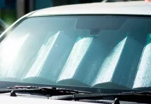 Olvida las tiendas de recambios: Leroy Merlin, Lidl o Carrefour tienen los mejores parasoles para tu coche