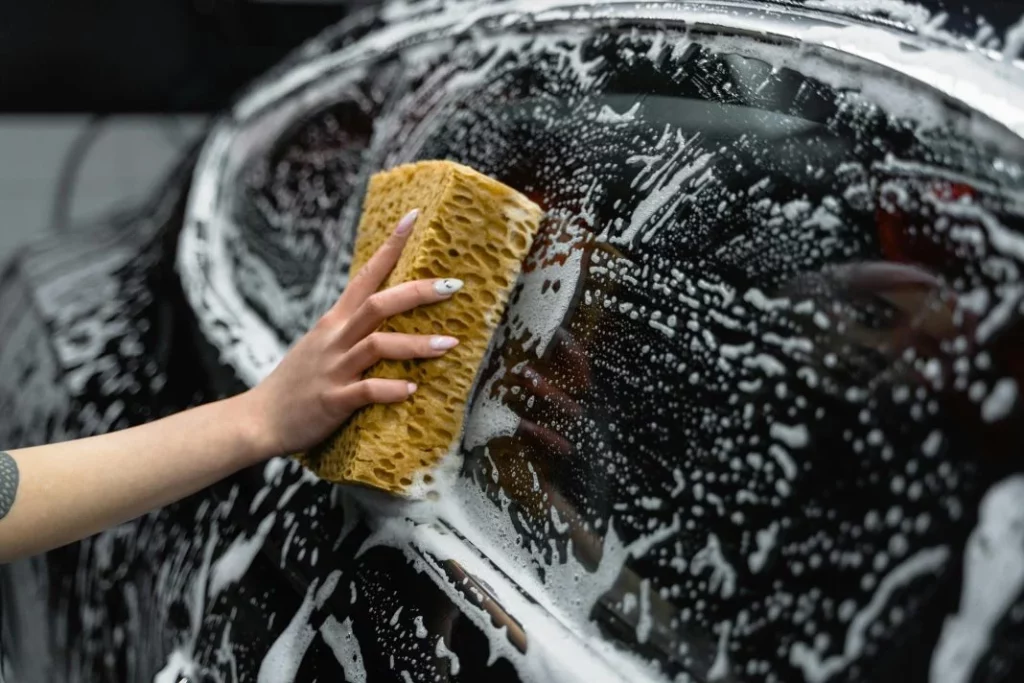 Olvida las tiendas de recambios, LIDL tiene el limpiacristales definitivo para echar a tu coche por menos de un euro 2 Motor16 Limpiar parabrisas coche