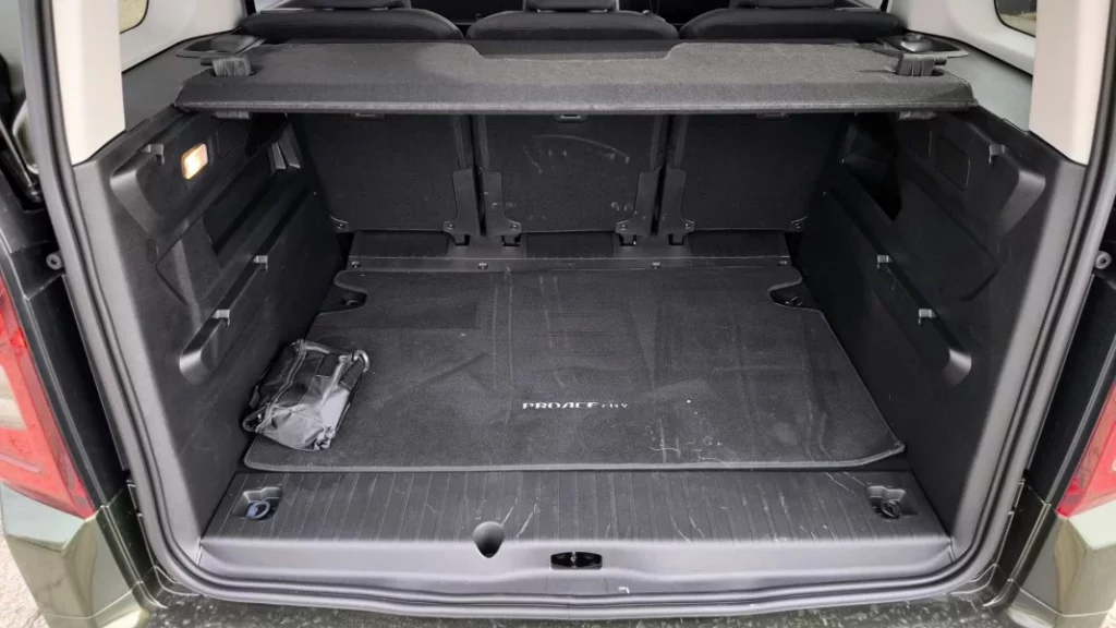 Prueba del Toyota Proace City Verso L1 1.5D 130 CV: La paradoja del Toyota gallego 4 Motor16 prueba toyota proace city verso diesel aut 8 vel 11 Motor16