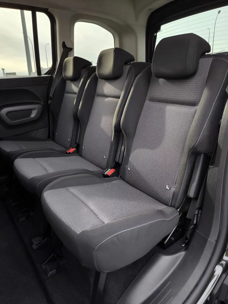 Prueba del Toyota Proace City Verso L1 1.5D 130 CV: La paradoja del Toyota gallego 3 Motor16 Prueba del Toyota Proace City Verso L1 1.5D 130 CV: Práctico