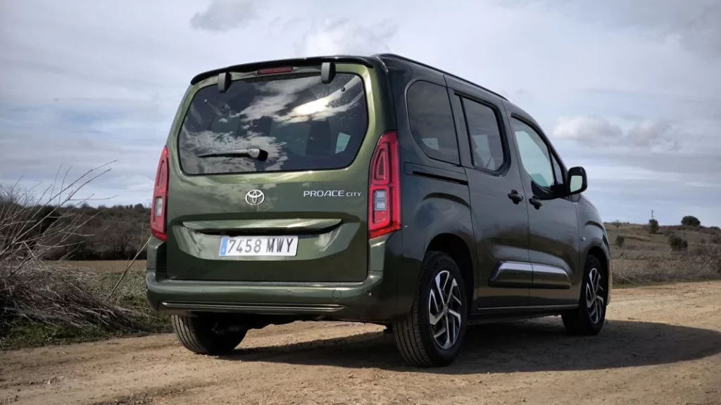 Prueba del Toyota Proace City Verso L1 1.5D 130 CV: La paradoja del Toyota gallego 7 Motor16 Prueba del Toyota Proace City Verso L1 1.5D 130 CV: Práctico