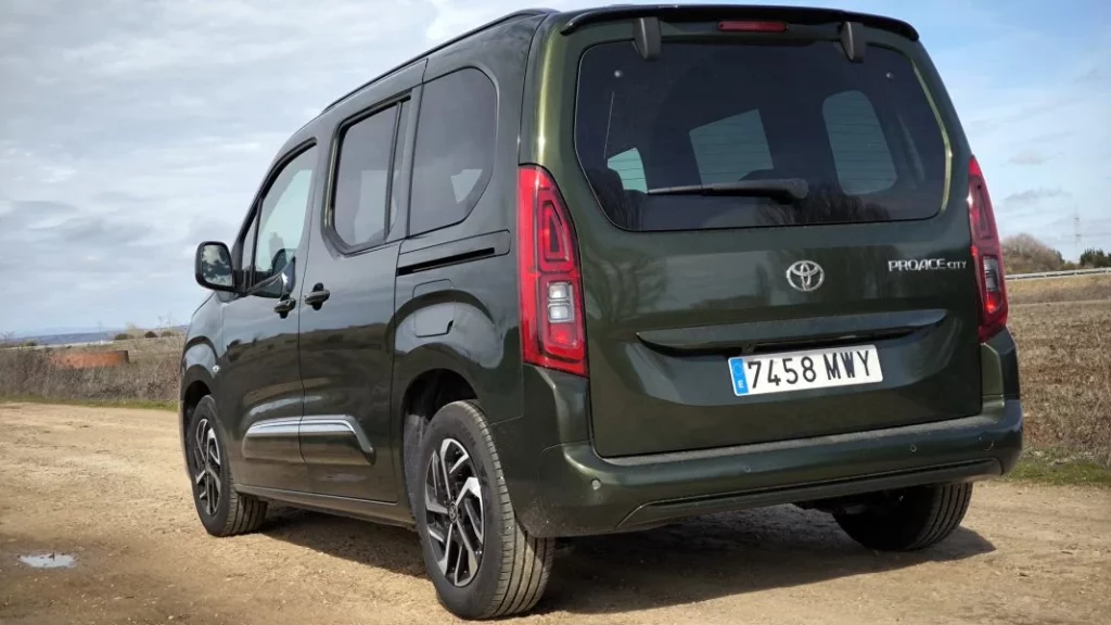 Prueba del Toyota Proace City Verso L1 1.5D 130 CV: La paradoja del Toyota gallego 1 Motor16 Prueba del Toyota Proace City Verso L1 1.5D 130 CV: Práctico