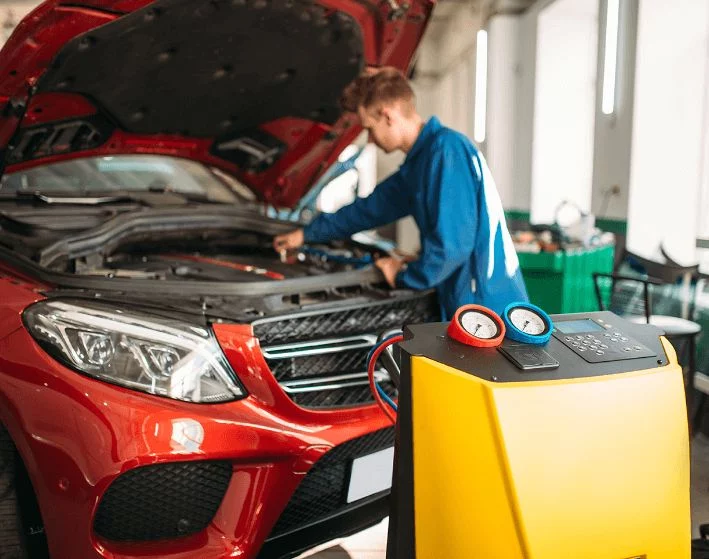 Si tienes que cargar el aire acondicionado de tu coche, en este supermercado lo hacen por 39,99 euros. Más barato que cualquier taller 1 Motor16 recarga aire acondicionado