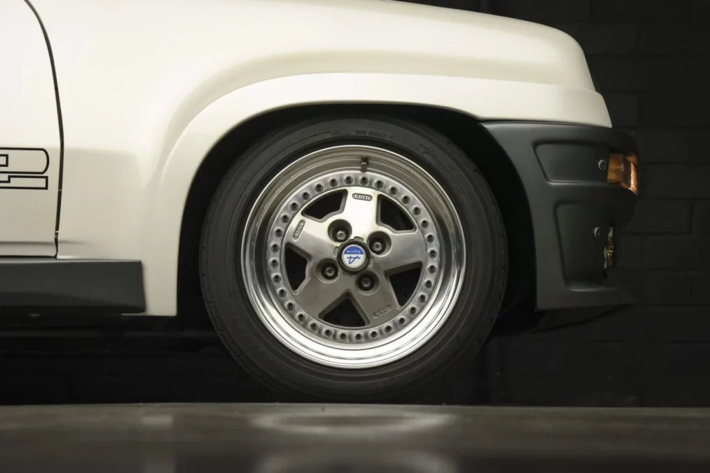 ¿Qué pasa si cruzas un Renault 5 Turbo con un Mazda RX-7? 101 Motor16 renault 5 turbo 2 1985 motor mazda 125 Motor16