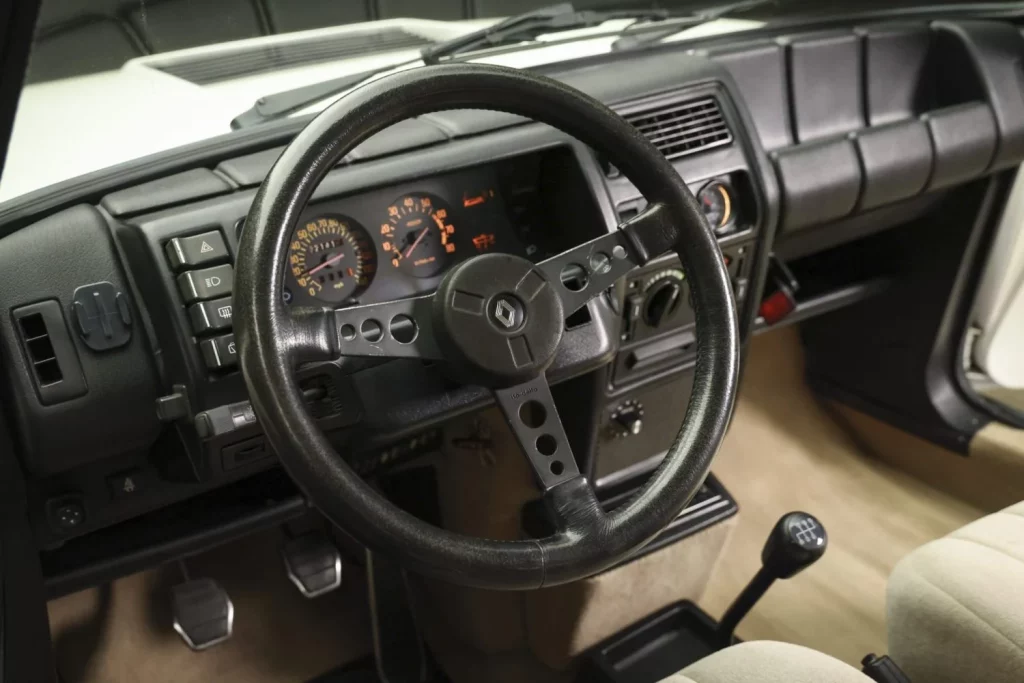 ¿Qué pasa si cruzas un Renault 5 Turbo con un Mazda RX-7? 56 Motor16 renault 5 turbo 2 1985 motor mazda 188 Motor16